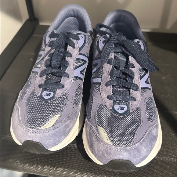 MENS WIDE NEW BALANCE 990 MENS SIZE 7W EXCELLENT CONDITION. THESE COST 💲175. - Picture 12 of 13